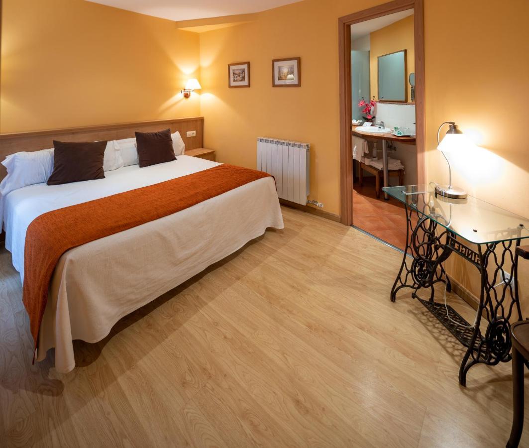 Hotel Ripoll Сант Хилари Сакалм Екстериор снимка