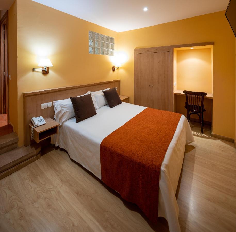 Hotel Ripoll Сант Хилари Сакалм Екстериор снимка