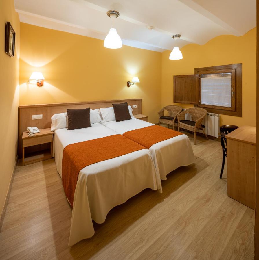 Hotel Ripoll Сант Хилари Сакалм Екстериор снимка