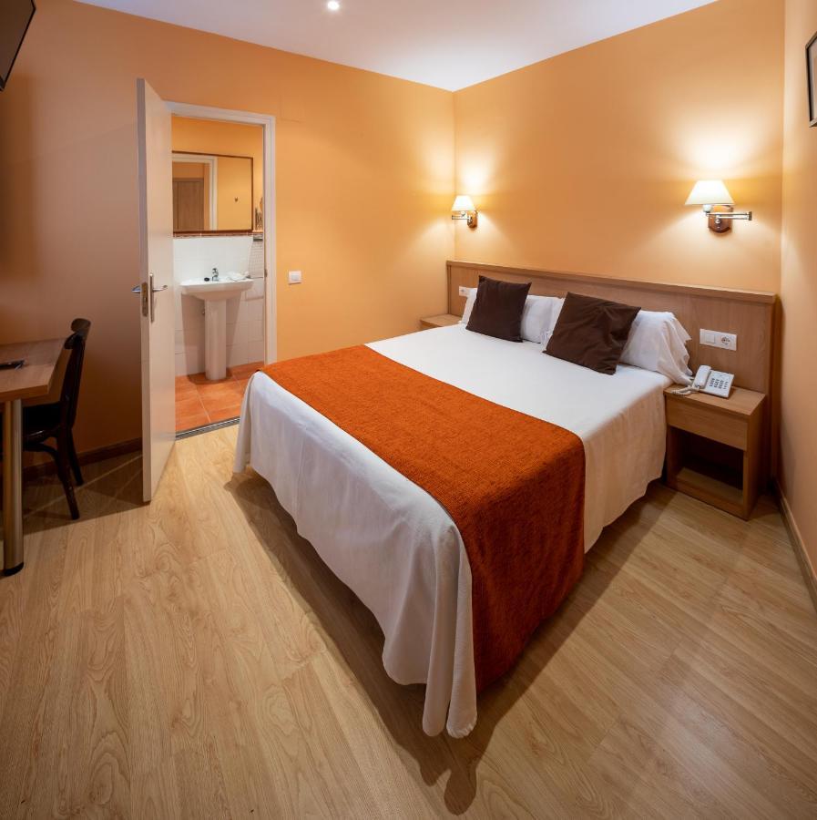 Hotel Ripoll Сант Хилари Сакалм Екстериор снимка