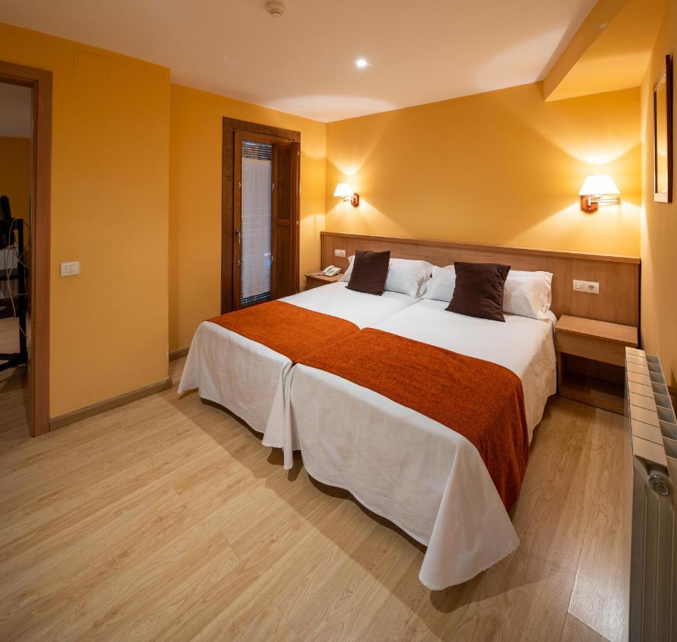 Hotel Ripoll Сант Хилари Сакалм Екстериор снимка